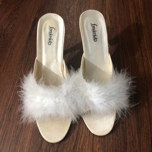🌻SOLD🌻 Federick’s of Hollywood white marabou
